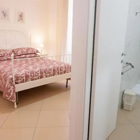 La Del Baffo 3*